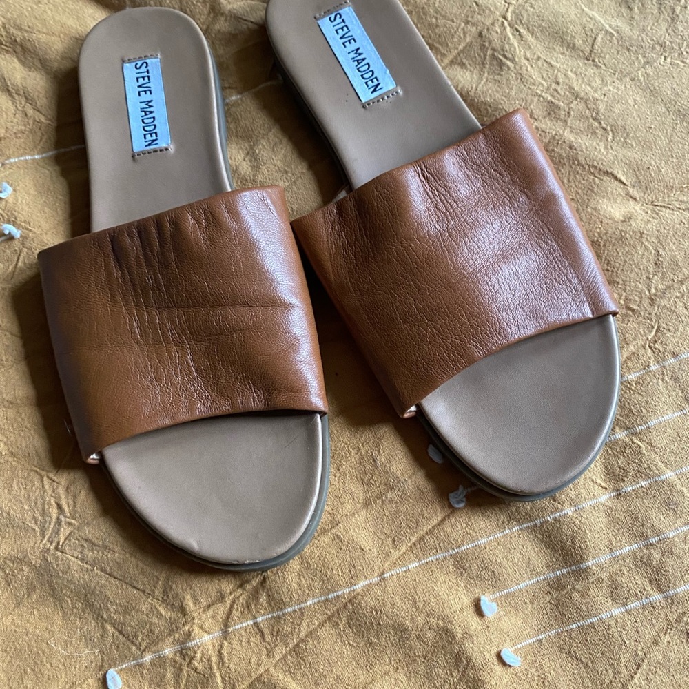 Steve Madden slide ons